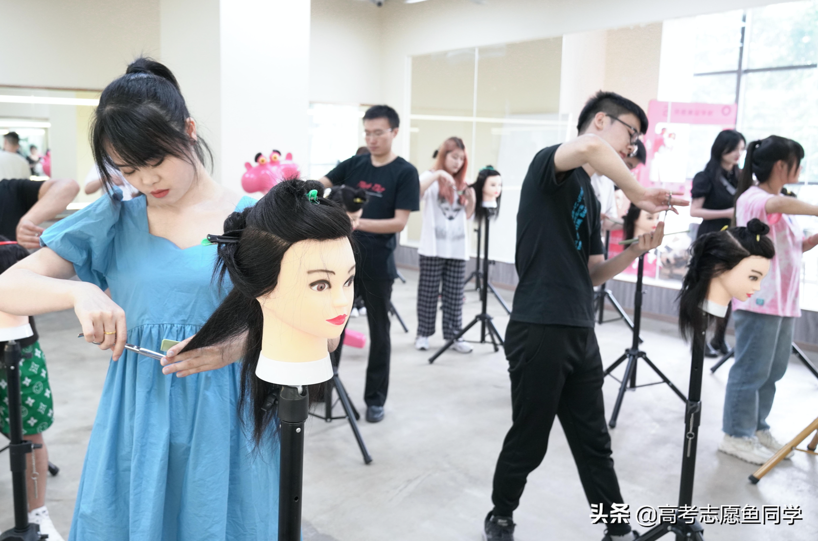 没有学历学什么技术前景好（8个适合男女生的最吃香专业分析）