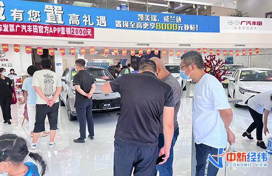 汽车销售一个月能赚多少（新能源比亚迪销售靠提成月收入至少3万）