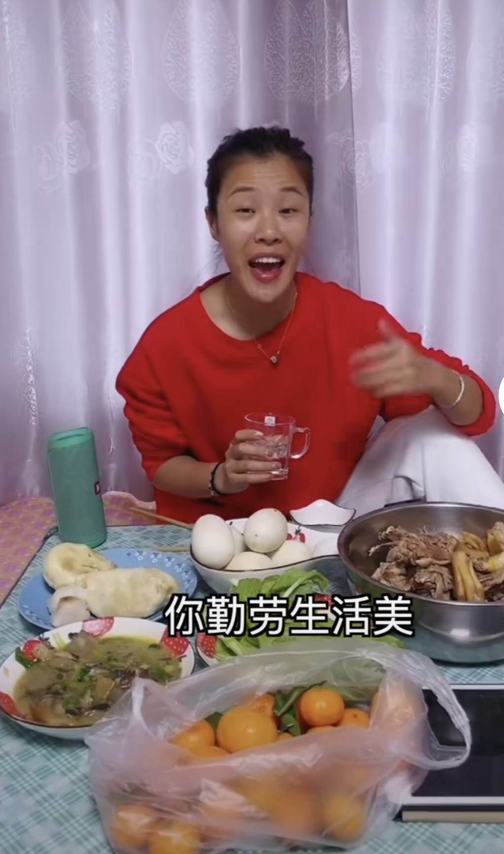 现在唱歌赚钱怎么赚钱？（有人靠唱歌年赚200万）