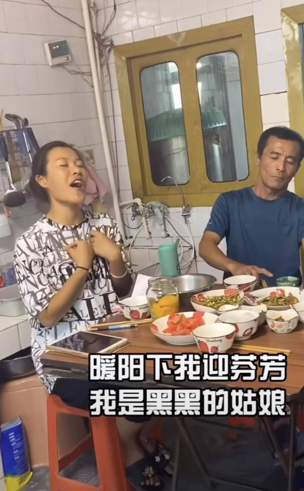 现在唱歌赚钱怎么赚钱？（有人靠唱歌年赚200万）