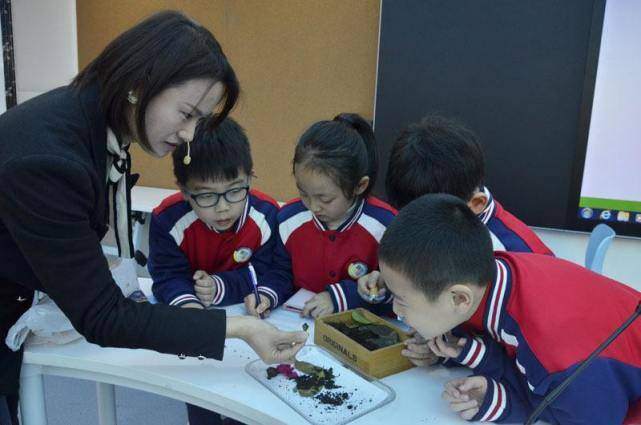 现在一个人在家带小孩的宝妈能做什么工作赚钱（如何实现月入过万）