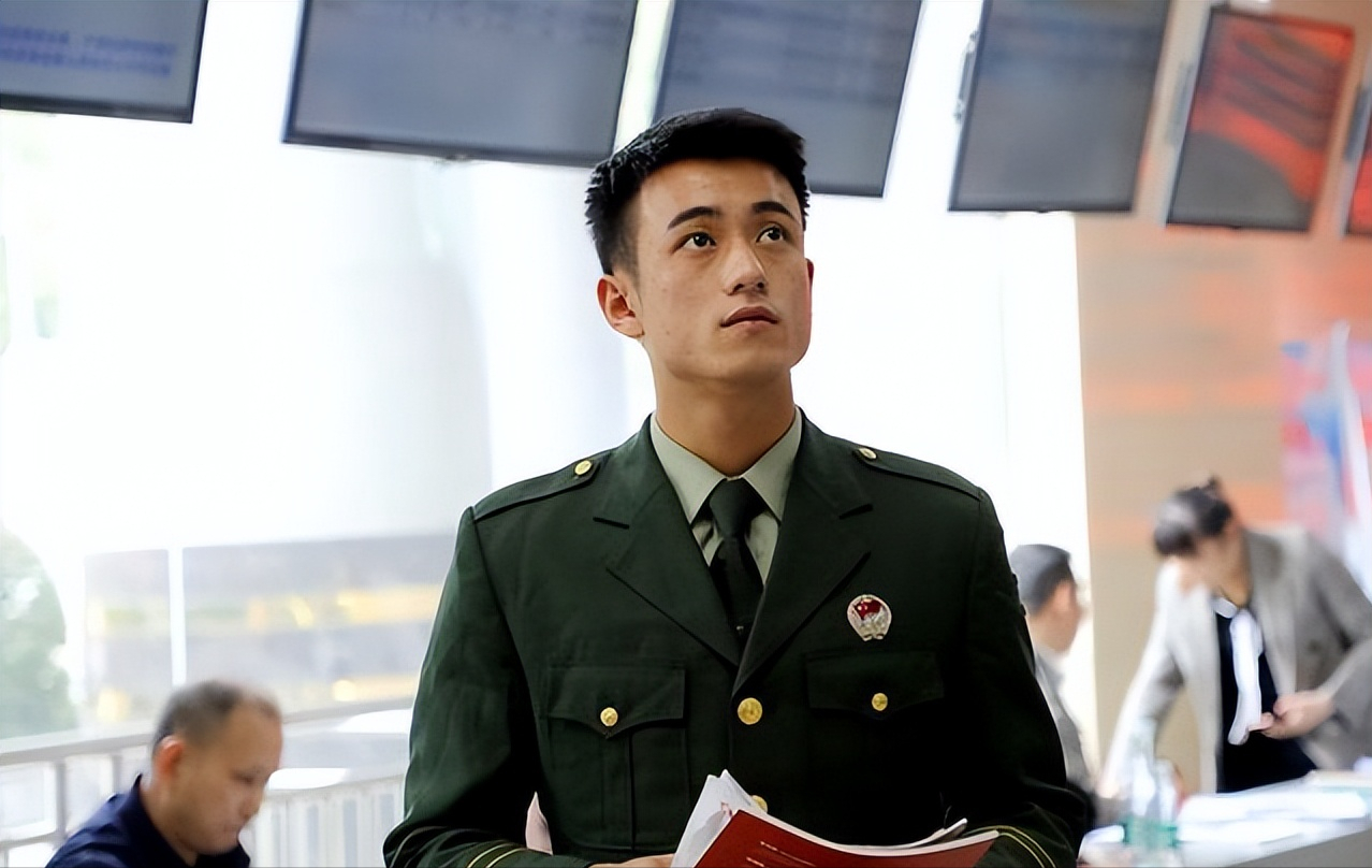 不同年限当兵退伍有什么区别？当了八年兵退伍能拿多少钱呢（大概60万）