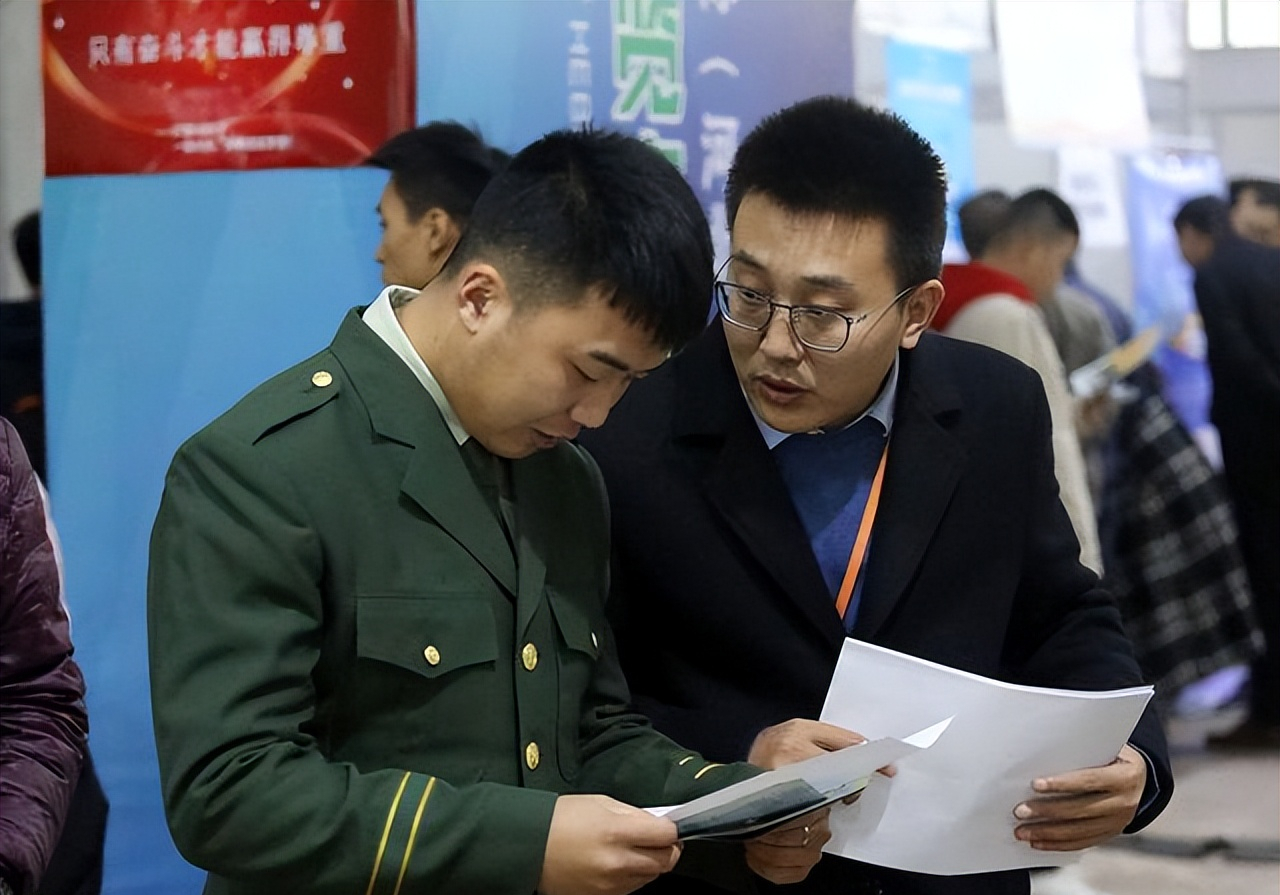 不同年限当兵退伍有什么区别？当了八年兵退伍能拿多少钱呢（大概60万）