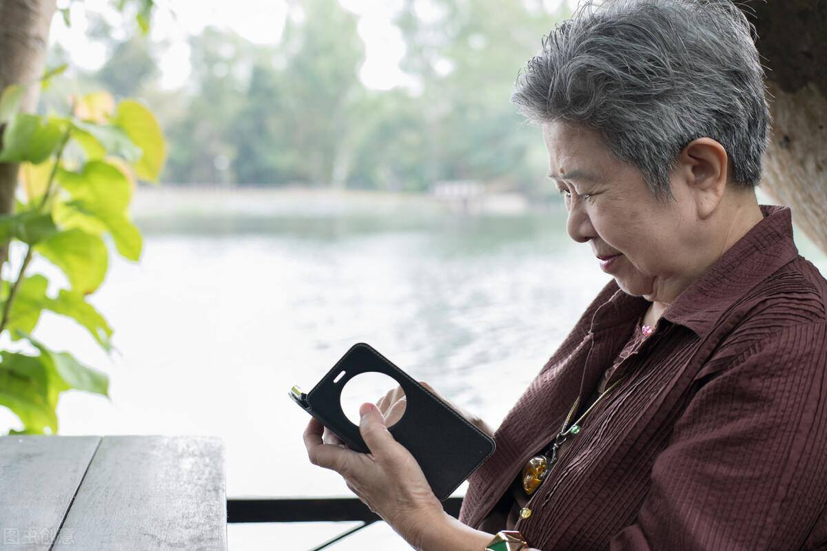 多看视频赚钱下载（玩赚钱APP，小心泄露个人信息）