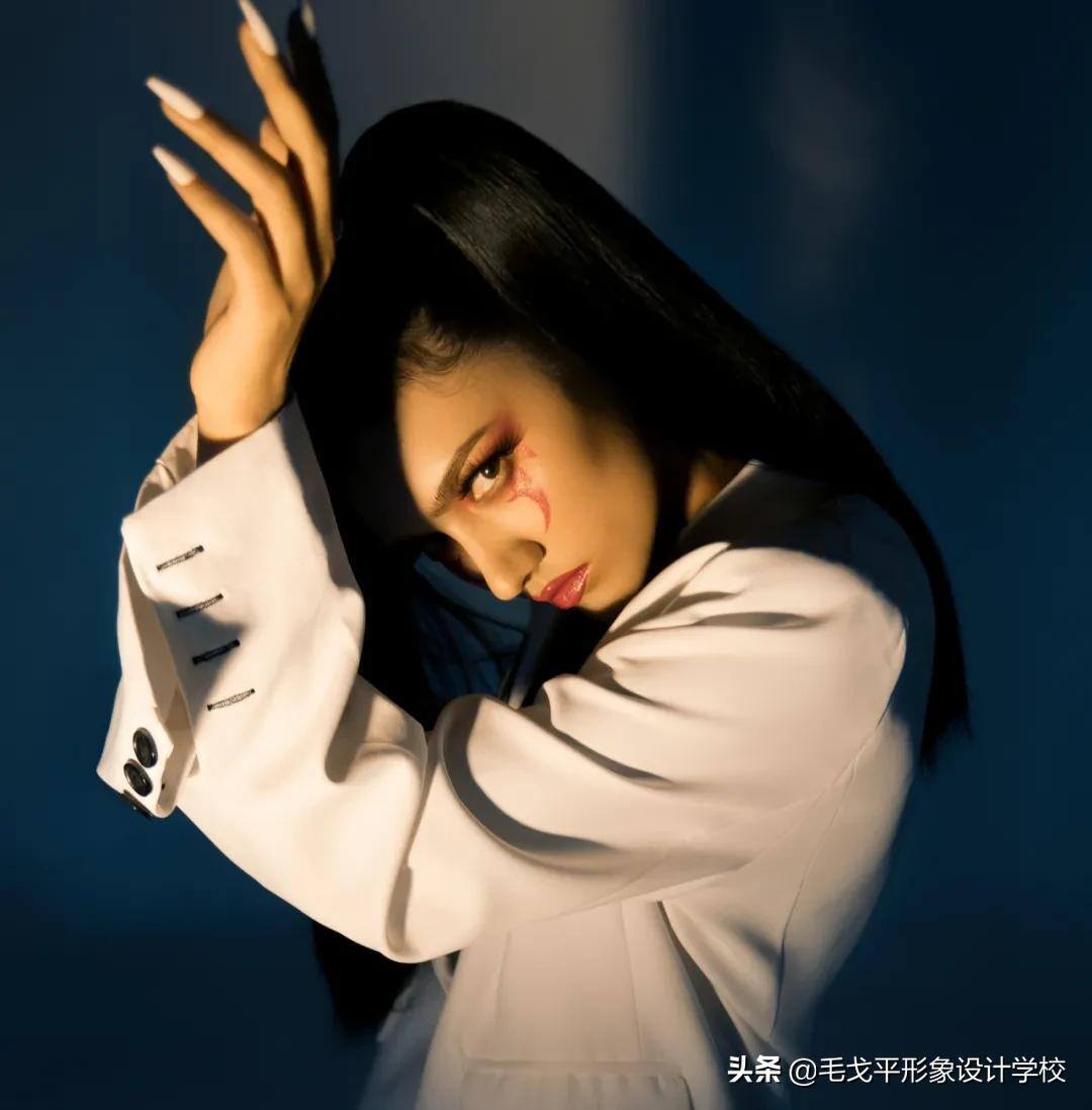 化妆师一个月能赚多少钱（如何月入3万的秘密）