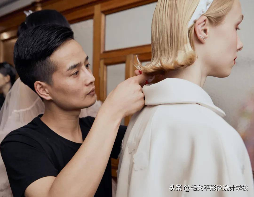 化妆师一个月能赚多少钱（如何月入3万的秘密）