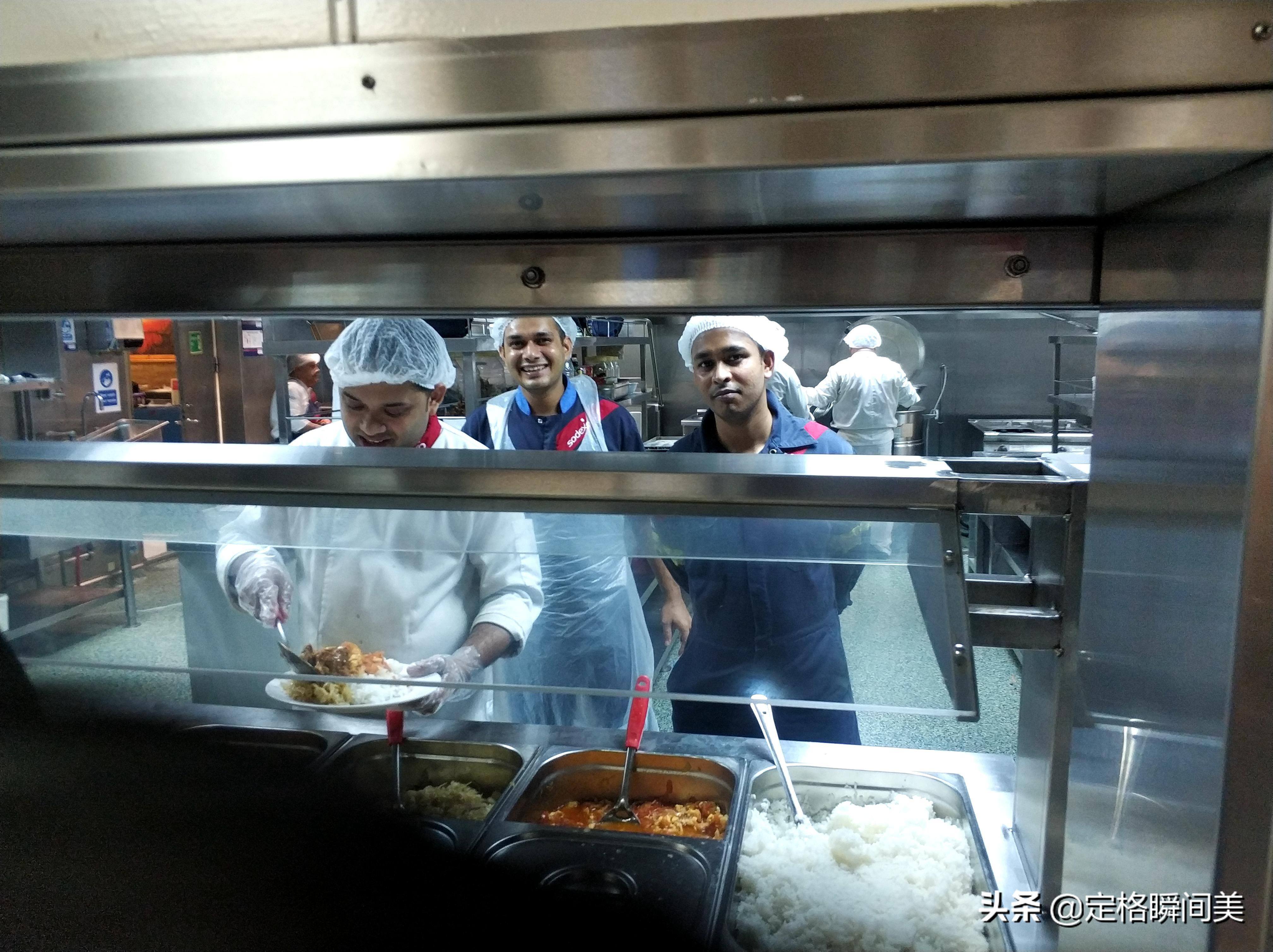 出国务工卡塔尔月赚14000 高温酷暑倍煎熬，猪肉“稀罕”尝不着