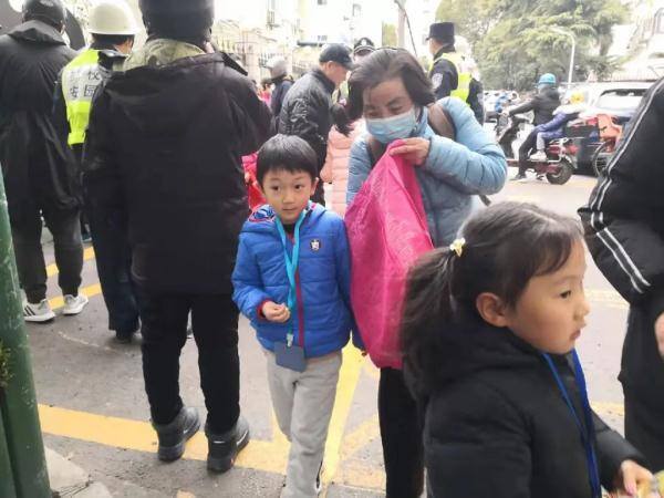 开一个接送孩子家政服务公司能赚钱吗（月赚8000的接送阿姨案例分析）