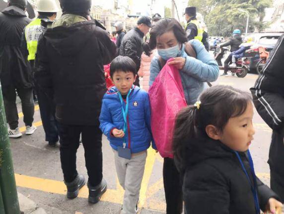 开一个接送孩子家政服务公司能赚钱吗（月赚8000的接送阿姨案例分析）