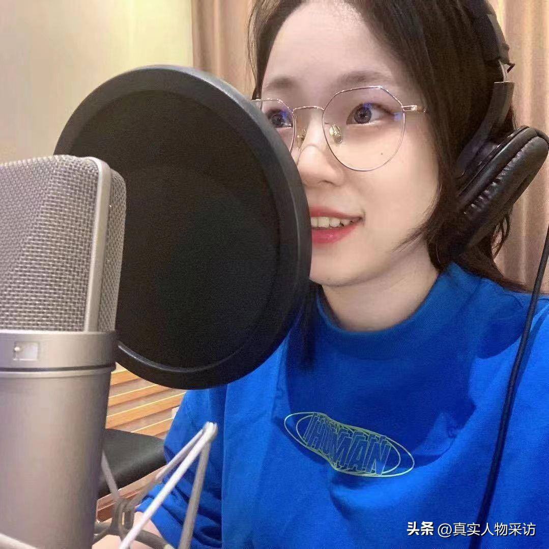 配音员一个月能赚多少钱（1个字一毛钱）