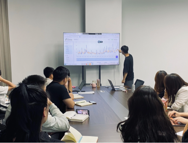 抖音直播怎么赚钱：从月销4000元到月销2000万，这个团队到底做对了什么？