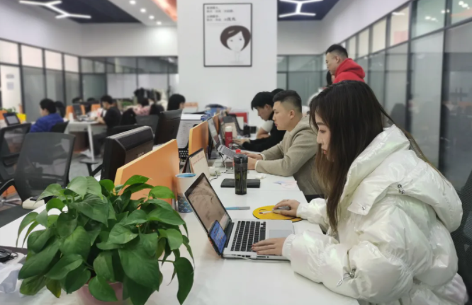 抖音直播怎么赚钱：从月销4000元到月销2000万，这个团队到底做对了什么？