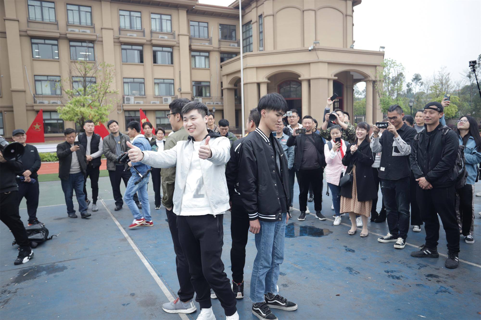 摄影师这行真的不挣钱吗（收入差距上百倍）