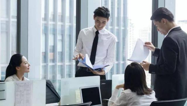 什么职业最赚钱 适合男生的（年轻人为什么不想嫁给公务员？）