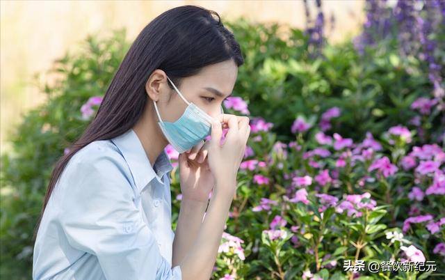 奶茶店上班一个月大概多少钱（五险女员工晒出自己的下午茶）