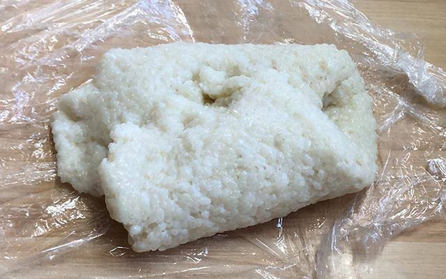 家庭自制糯米糍的做法（家常版糯米糍粑的做法，用料简单，食材常见，快速消灭家里的糯米）