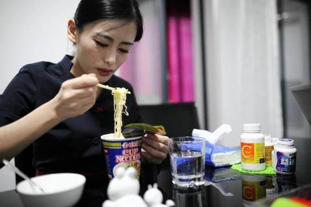 什么工作最轻松（没有学历的年轻人，适合做这三份轻松的工作，收入很稳定）