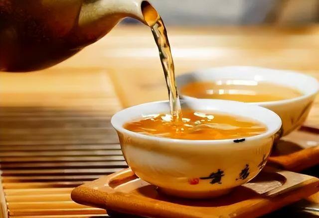开茶叶店赚钱吗?大概利润多少呢（“免费喝茶”年赚248万）