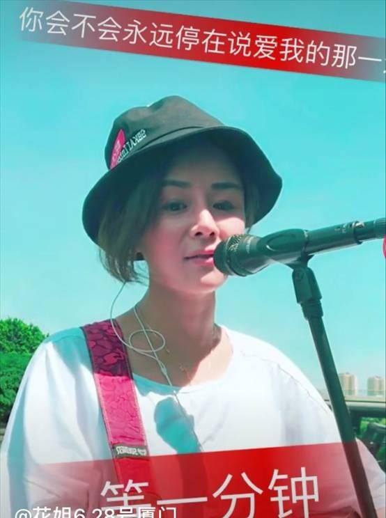 抖音那么多人唱歌有赚钱的吗（她是全网最受欢迎的歌手，一首歌从大排档到千万网红）