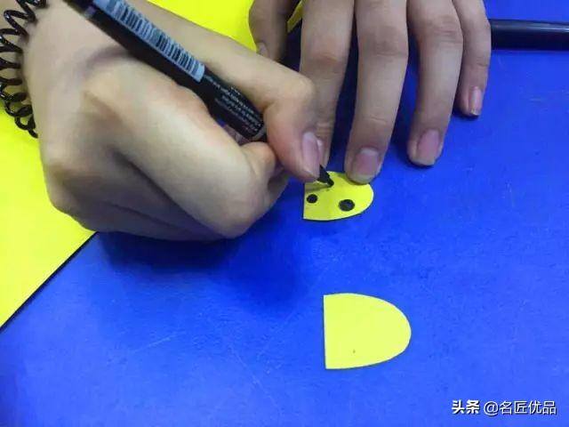 彩泥手工制作（幼儿园亲子手工：狮子手工制作图解）