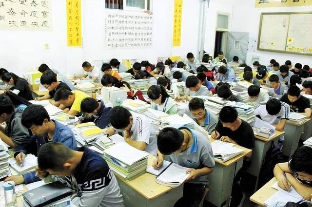 在北京挣一万很容易吗（北京和上海的学生考取顶级名校有多难？）