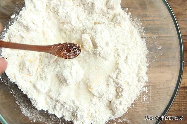 家庭自制苹果派（自制苹果派，香甜可口，家庭聚会必备）