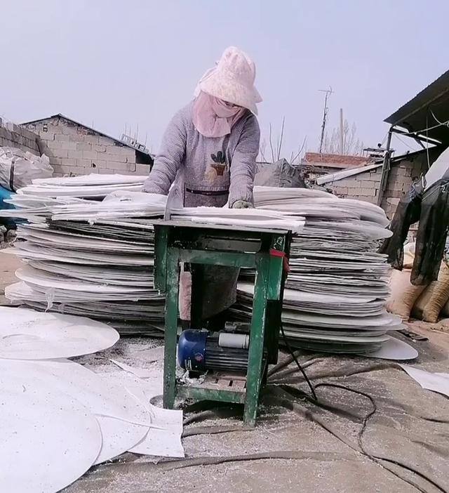 现在什么行业投资小利润大（普通的废旧回收站靠什么赚钱？）