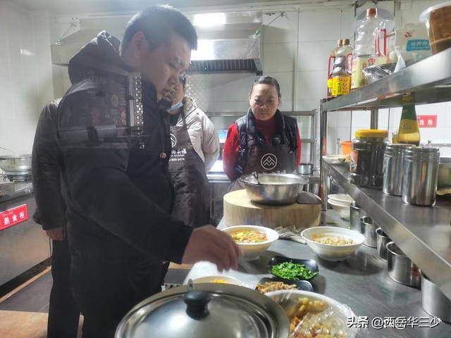 开小店算什么工作单位（月薪8000元的小吃店怎么办？）