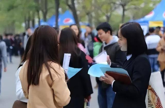 在家做什么可以赚钱适合在家做的工作（网络哄睡师行业兴起，月收入超3万元）