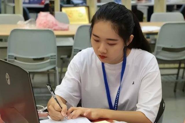 适合女孩子做的工作（女大学生该如何选择自己的工作）