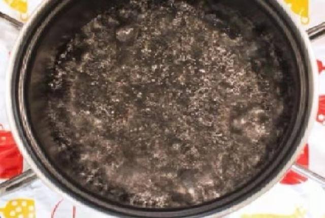 奶茶如何制作（港式丝袜奶茶的做法）