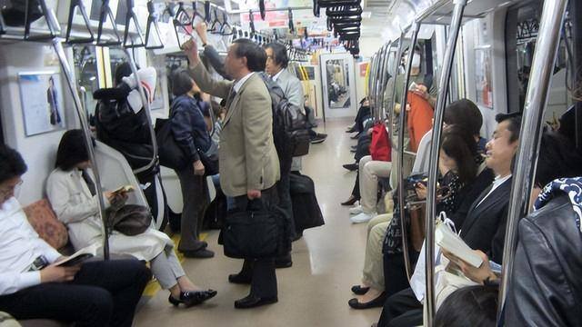 日本一个月工资多少（日本人月薪40万，中国人月薪2.65万，网友：我拖后腿了）