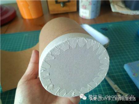 废物利用手工制作笔筒（卷纸芯改造笔筒教程）