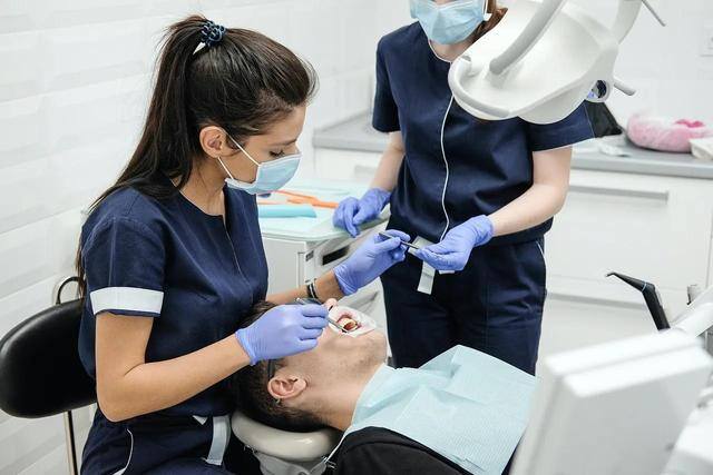 去国外打工哪个国家工资最高（美国精神科、妇产科、口腔颌面外科医生的平均工资）