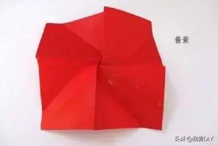 用纸做手工制作大全（爱梦幻的女孩儿，都会喜欢玫瑰花，教你如何去折纸一朵漂亮的玫瑰）