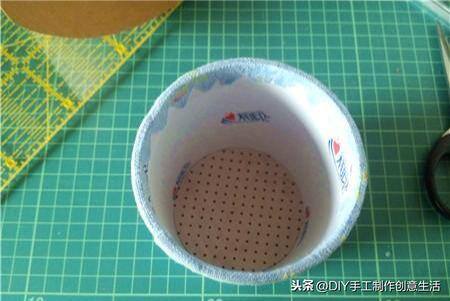 废物利用手工制作笔筒（卷纸芯改造笔筒教程）