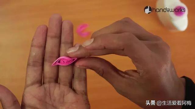 教师节手工贺卡怎么做（还在纠结贺卡怎么做？用丝带衍纸，就能轻松diy一份（附教程））