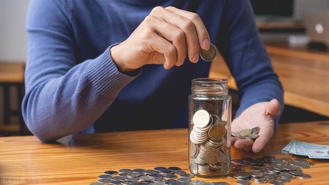 10万一年理财（手上有10万，是存银行好还是买理财好）