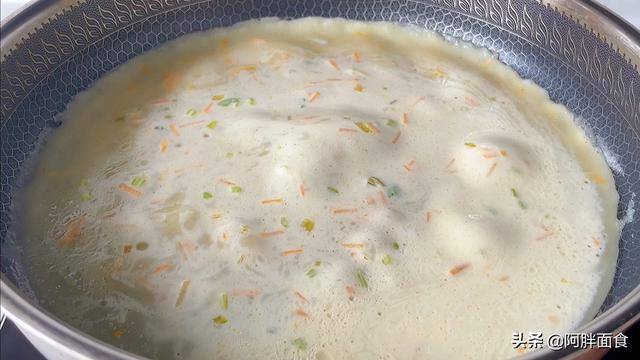 自己在家摊煎饼的做法（摊煎饼好吃，但又简单的摊煎饼好做法）