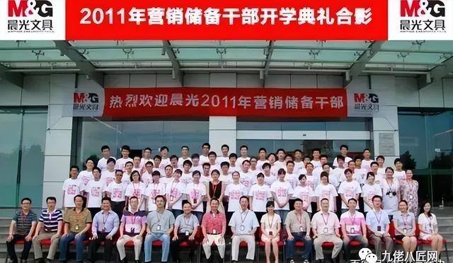 2022年开两元店还赚钱吗（三战高考，落榜少年闯荡文具销售行业）