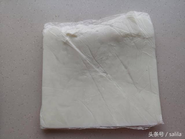 家庭自制冰沙的做法（儿子隔三差五就吵着要吃这个冰沙，学会了它，再也不用去外面买了）