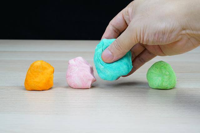 儿童橡皮泥手工制作大全简单（魔力科学小实验：教你做橡皮泥）
