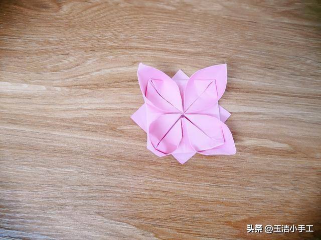 荷花灯笼怎么做手工制作（简易的莲花灯折纸教程）