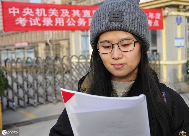低学历全职妈妈适合什么工作（幼儿园全职妈妈的选择）