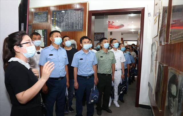 12年兵回来一共能拿多少钱（军人的工资待遇怎么样）