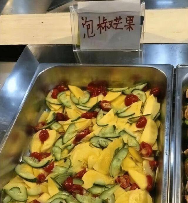 学校门口卖什么吃的生意最火爆（大学饭堂的菜系）