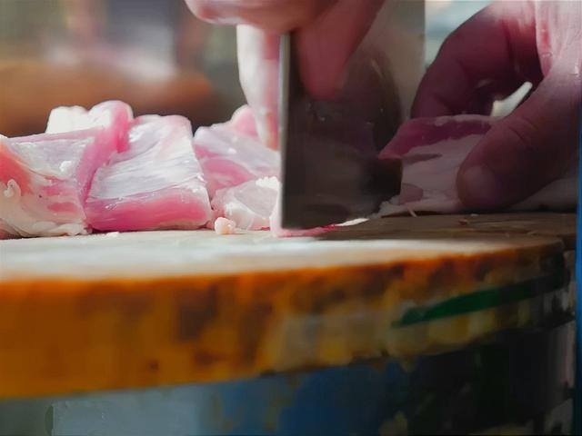 10元店投资多少钱（大锅菜加烙饼，这个搭配相当有特色）