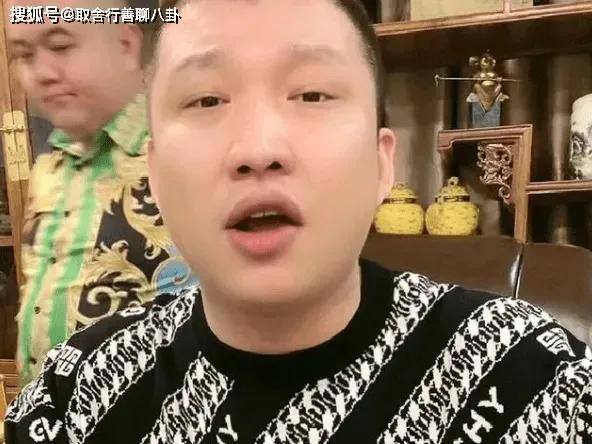 快手主播一天挣多少钱（网红二驴高调称一天赚100万，网友：卖“山寨机”真的很赚钱）