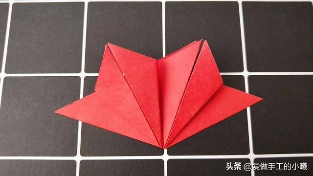 小红手工（简单漂亮的小红花折纸教程，手残也能轻松完成）