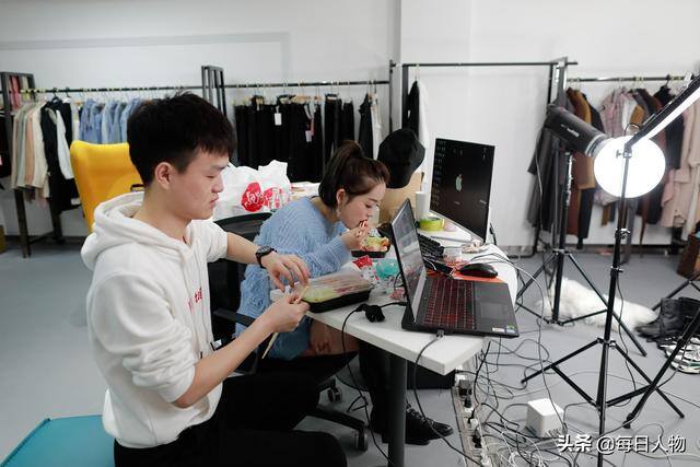 开直播能赚钱吗（带货主播杨杨的自述）